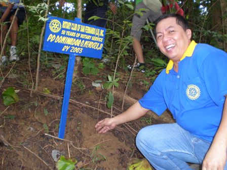 A True Rotarian my IDOL PP Rex(center) 2.JPG